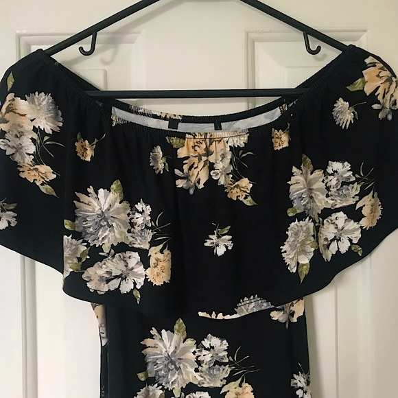 🆕🔥CHARLOTTE RUSSE BEAUTIFUL OF SHOULDER OR ON SUPER CUTE MINI DRESS NWOT - Picture 2 of 9